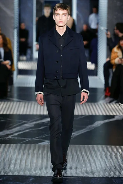 Look 28